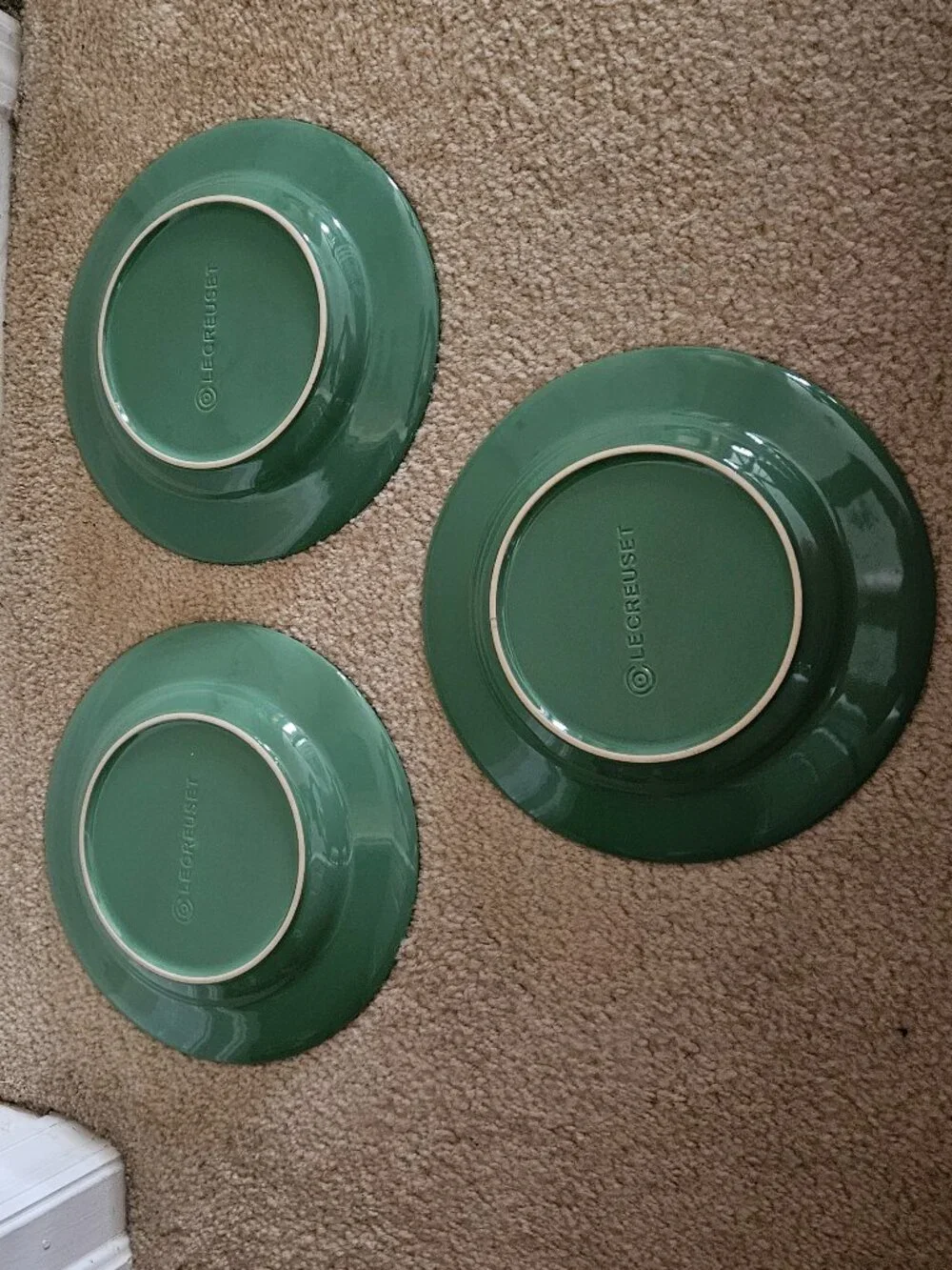3 RARE LE CREUSET STONEWARE SUMMER GREEN RIMMED PASTA SOUP SALAD BOWL DISH PLATE